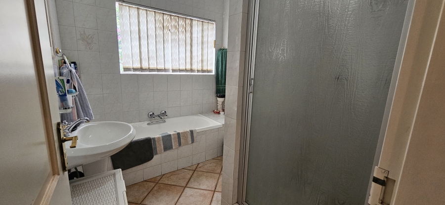 3 Bedroom Property for Sale in Three Rivers Proper Gauteng