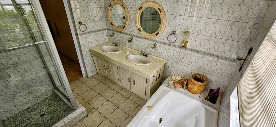 3 Bedroom Property for Sale in Three Rivers Proper Gauteng
