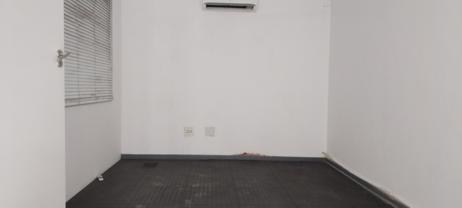 To Let Commercial Property for Rent in Benrose Gauteng
