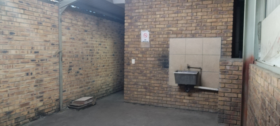 To Let Commercial Property for Rent in Benrose Gauteng