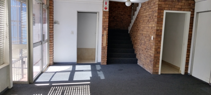 To Let Commercial Property for Rent in Benrose Gauteng