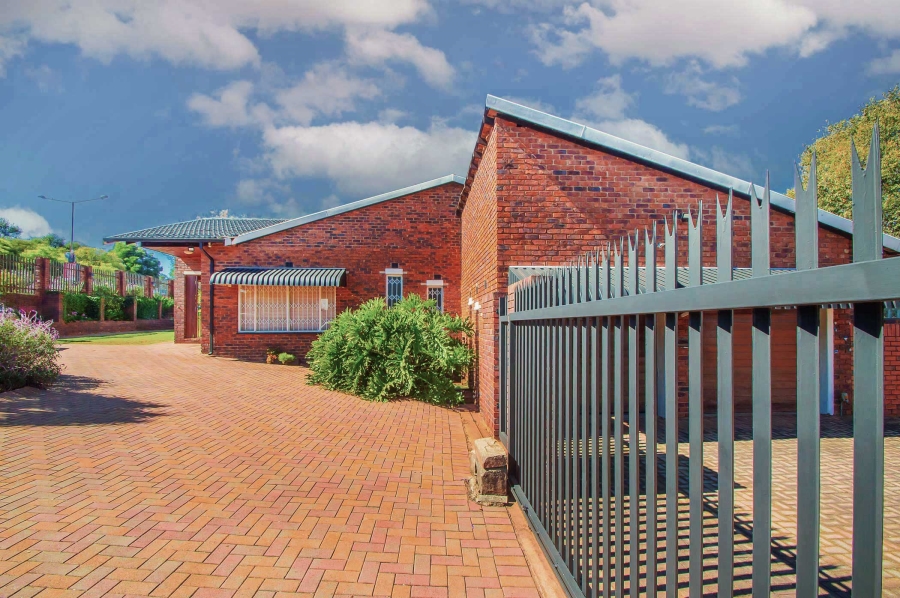 4 Bedroom Property for Sale in Noordheuwel Gauteng