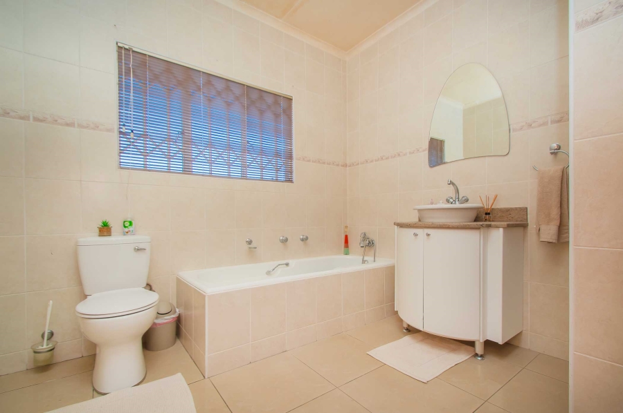 4 Bedroom Property for Sale in Noordheuwel Gauteng