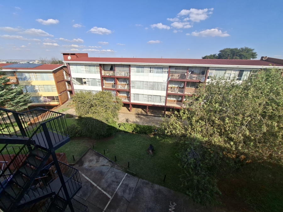 To Let 2 Bedroom Property for Rent in Dinwiddie Gauteng