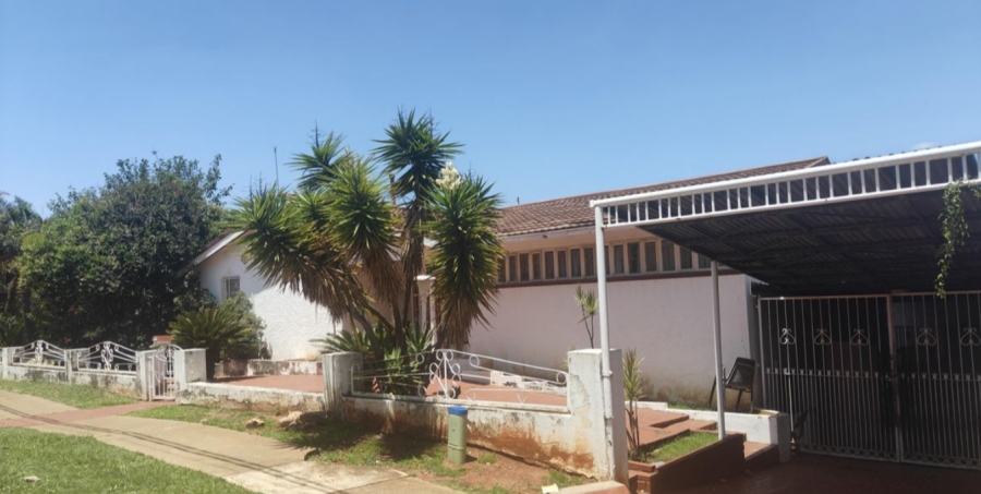 4 Bedroom Property for Sale in Laudium Gauteng