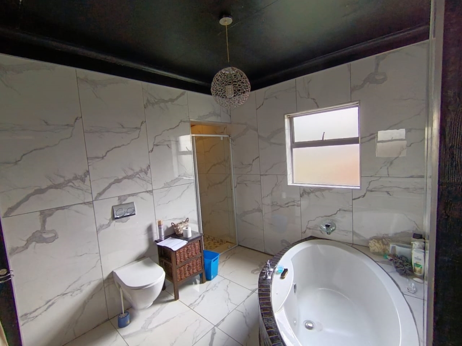 3 Bedroom Property for Sale in Crystal Park Gauteng