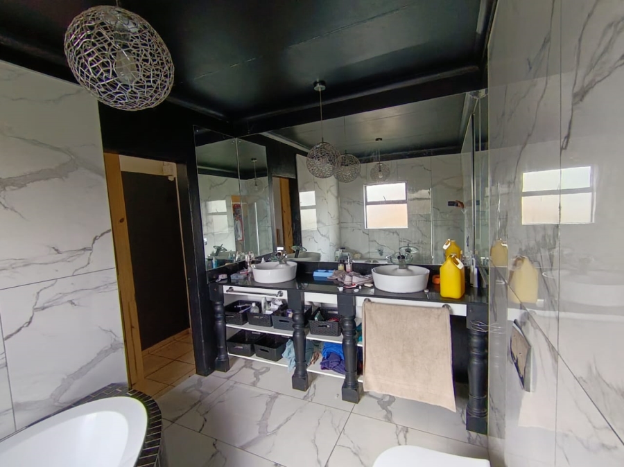3 Bedroom Property for Sale in Crystal Park Gauteng
