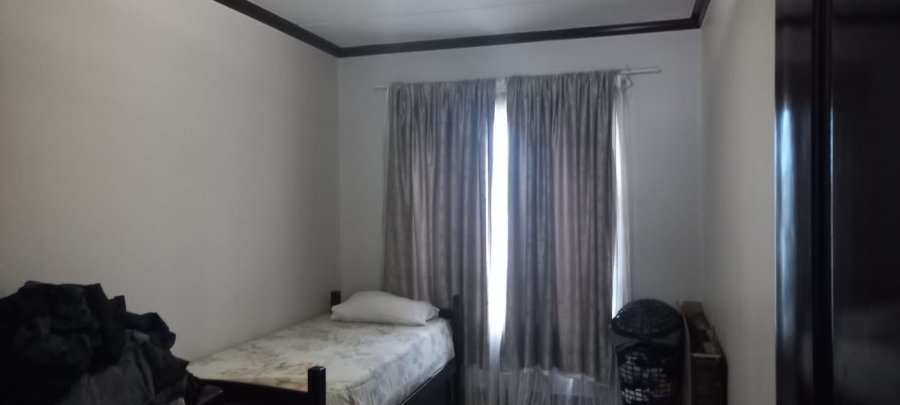 To Let 3 Bedroom Property for Rent in Maroeladal Gauteng
