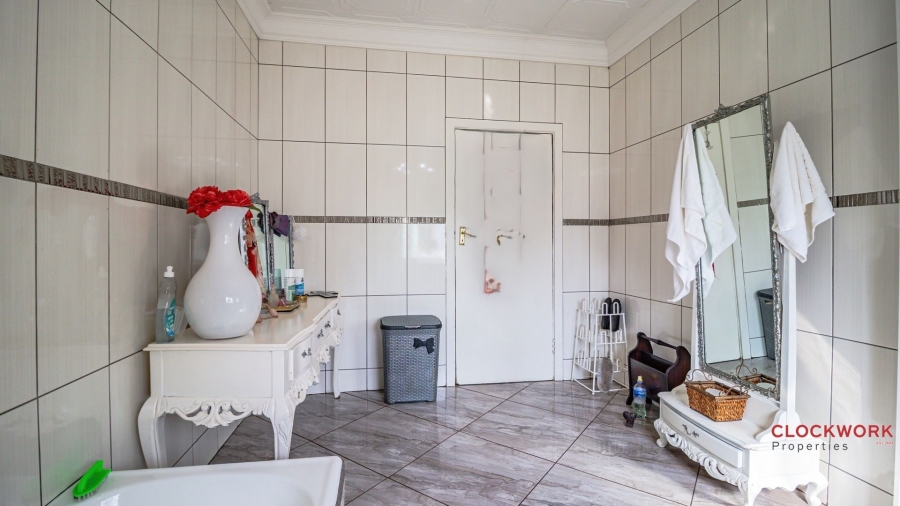 5 Bedroom Property for Sale in Dalview Gauteng