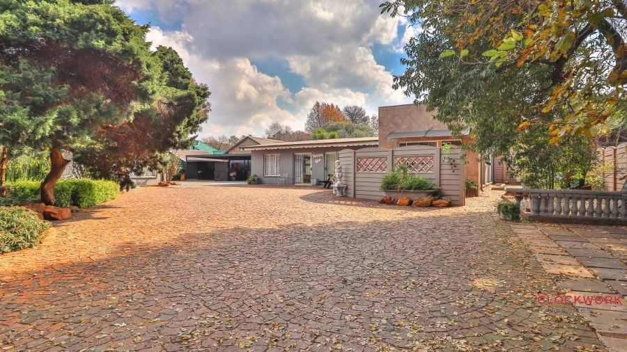 5 Bedroom Property for Sale in Dalview Gauteng