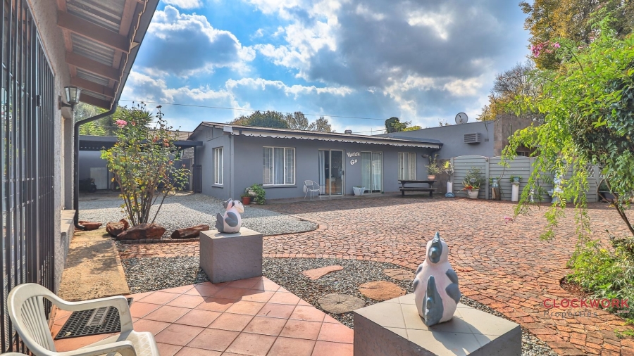 5 Bedroom Property for Sale in Dalview Gauteng