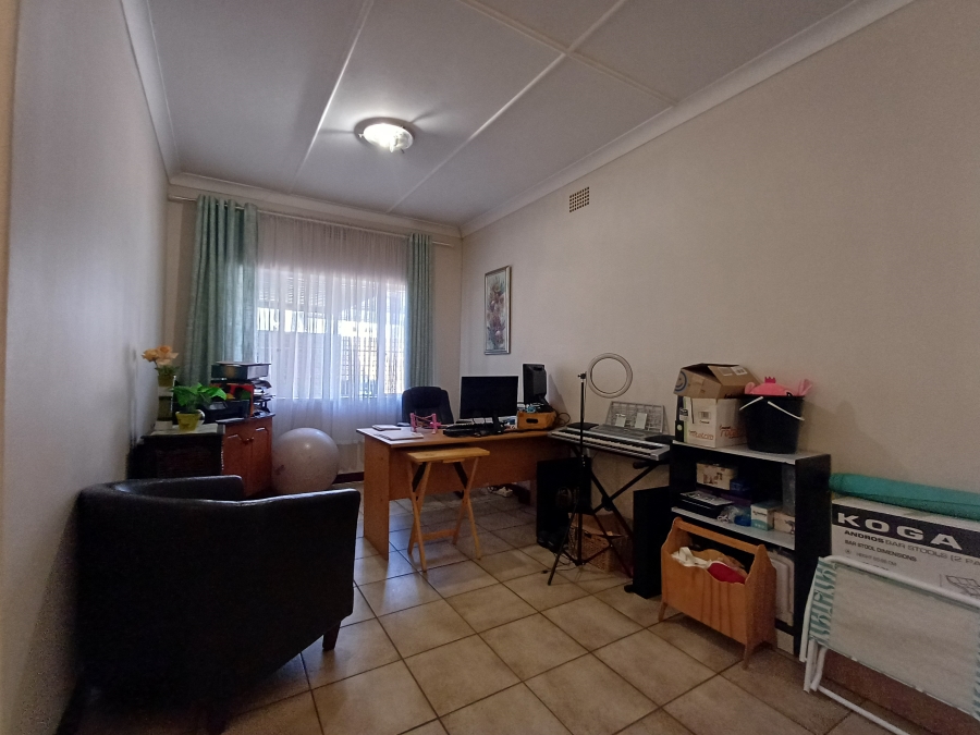 5 Bedroom Property for Sale in Eastleigh Gauteng