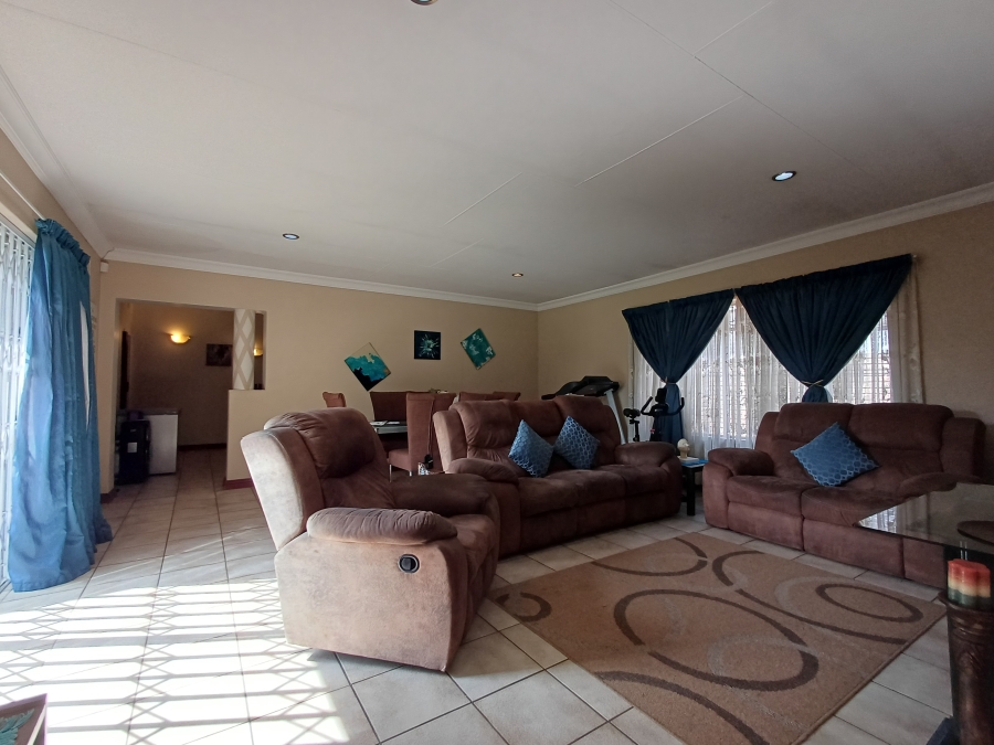 5 Bedroom Property for Sale in Eastleigh Gauteng