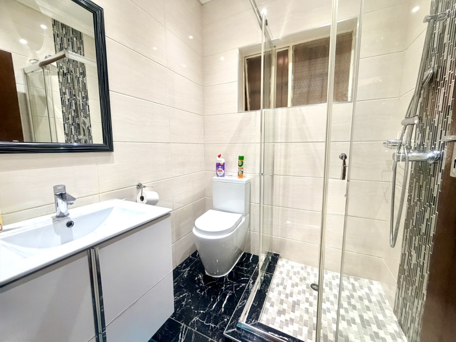 5 Bedroom Property for Sale in Rynsoord Gauteng