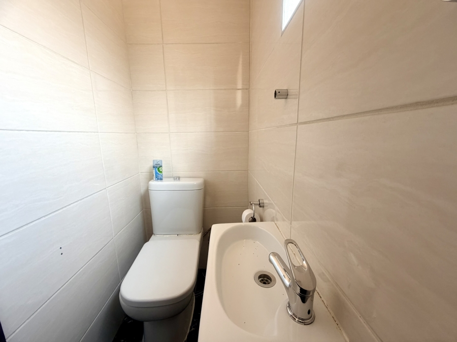 5 Bedroom Property for Sale in Rynsoord Gauteng