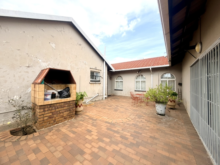 5 Bedroom Property for Sale in Rynsoord Gauteng