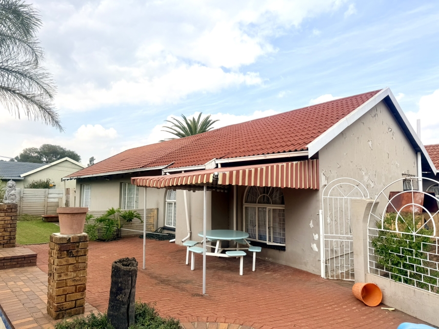 5 Bedroom Property for Sale in Rynsoord Gauteng