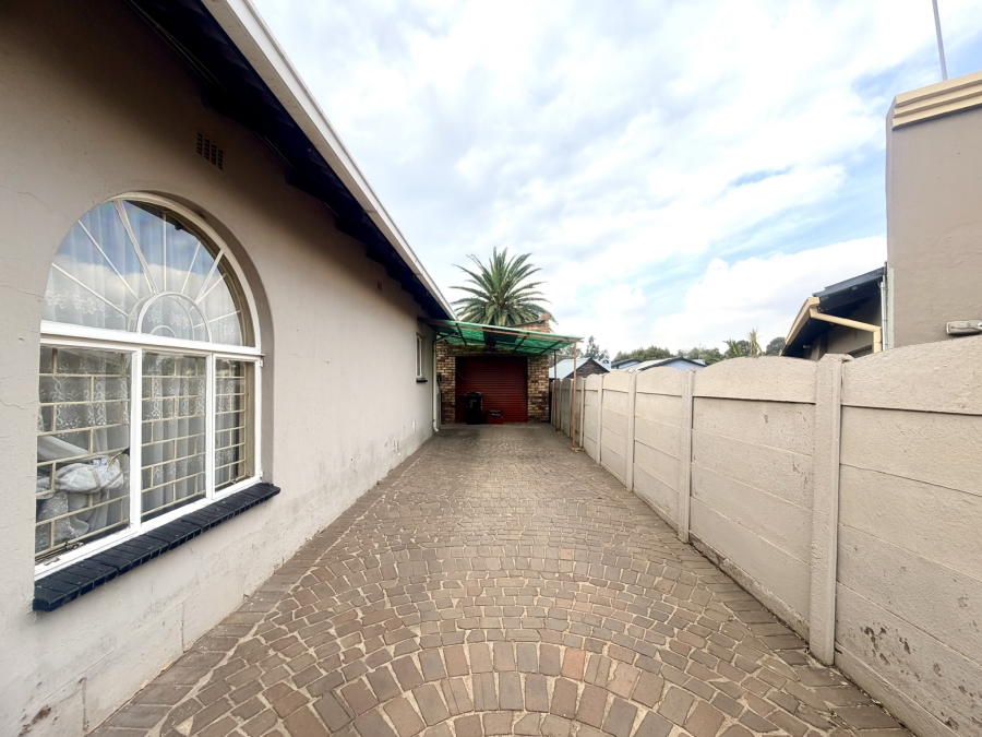5 Bedroom Property for Sale in Rynsoord Gauteng
