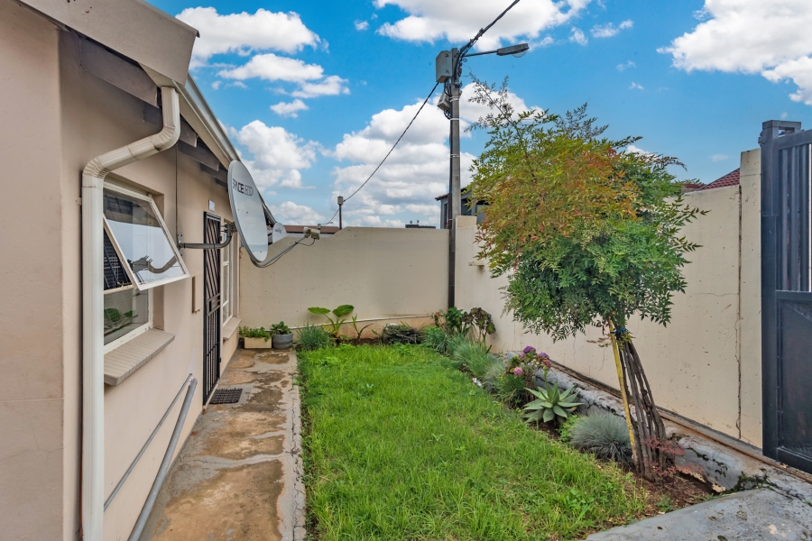 2 Bedroom Property for Sale in Fleurhof Gauteng