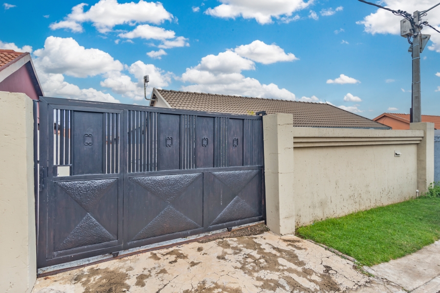 2 Bedroom Property for Sale in Fleurhof Gauteng