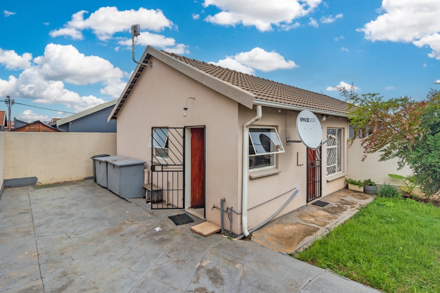 2 Bedroom Property for Sale in Fleurhof Gauteng
