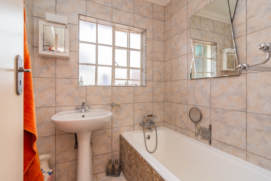 3 Bedroom Property for Sale in Fleurhof Gauteng