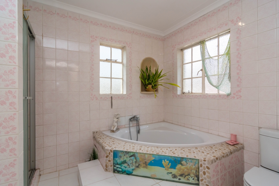 3 Bedroom Property for Sale in Fleurhof Gauteng