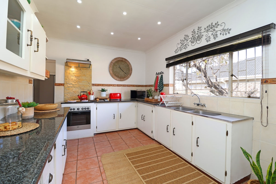 3 Bedroom Property for Sale in Helikonpark Gauteng