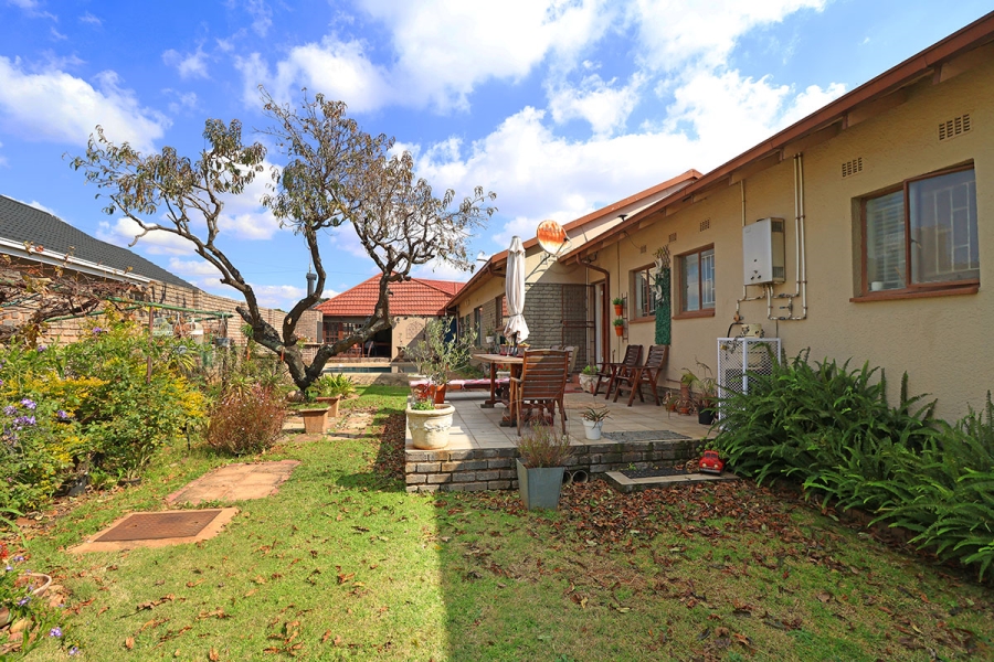 3 Bedroom Property for Sale in Helikonpark Gauteng