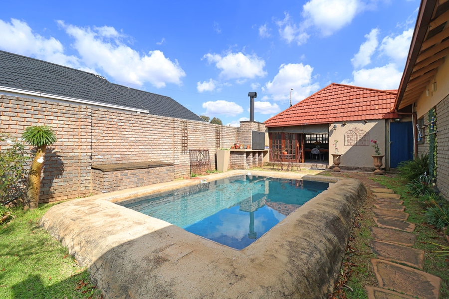 3 Bedroom Property for Sale in Helikonpark Gauteng
