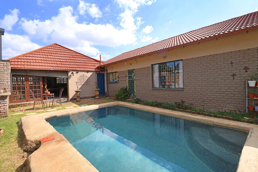 3 Bedroom Property for Sale in Helikonpark Gauteng