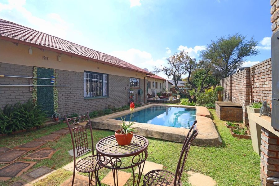3 Bedroom Property for Sale in Helikonpark Gauteng