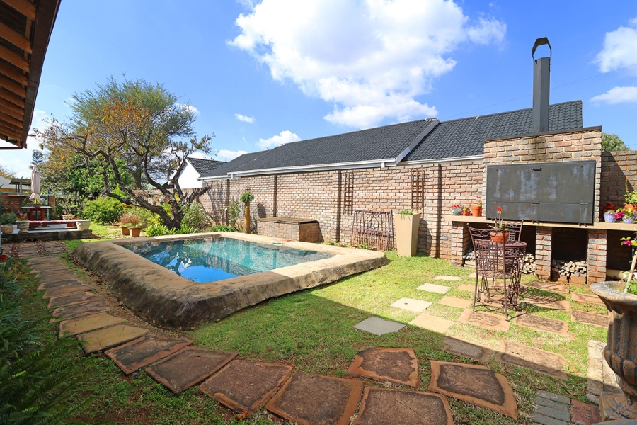 3 Bedroom Property for Sale in Helikonpark Gauteng