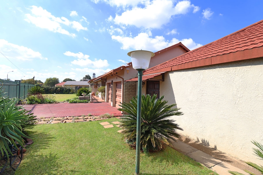 3 Bedroom Property for Sale in Helikonpark Gauteng