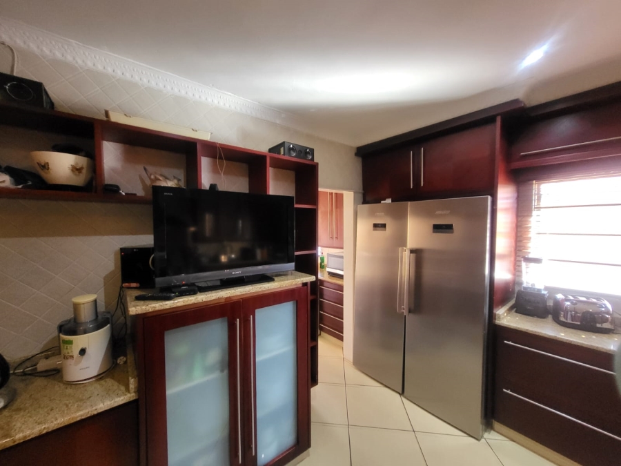 7 Bedroom Property for Sale in Lenasia Ext 1 Gauteng