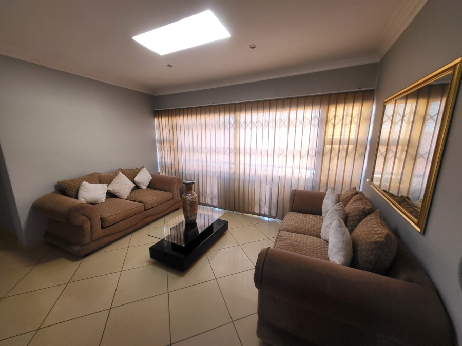 7 Bedroom Property for Sale in Lenasia Ext 1 Gauteng