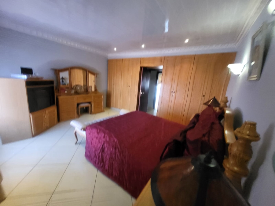 7 Bedroom Property for Sale in Lenasia Ext 1 Gauteng