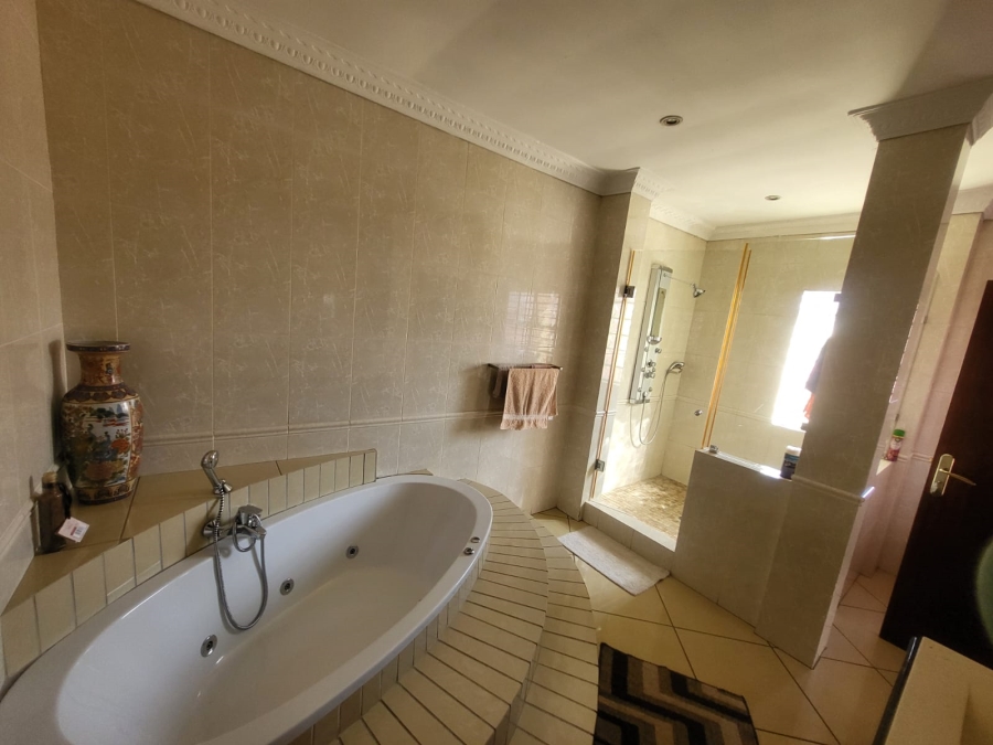 7 Bedroom Property for Sale in Lenasia Ext 1 Gauteng