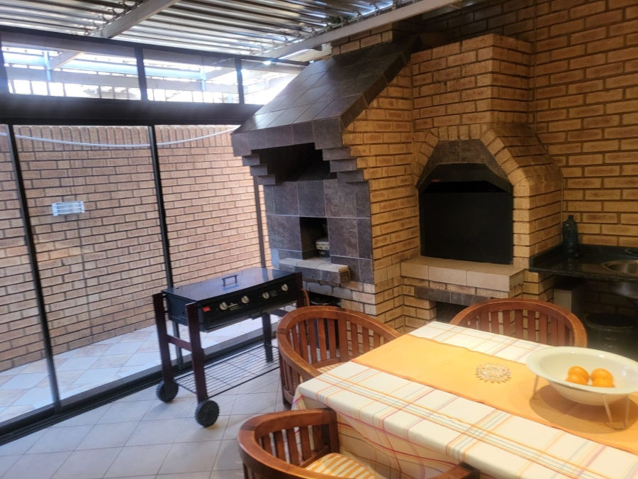 7 Bedroom Property for Sale in Lenasia Ext 1 Gauteng