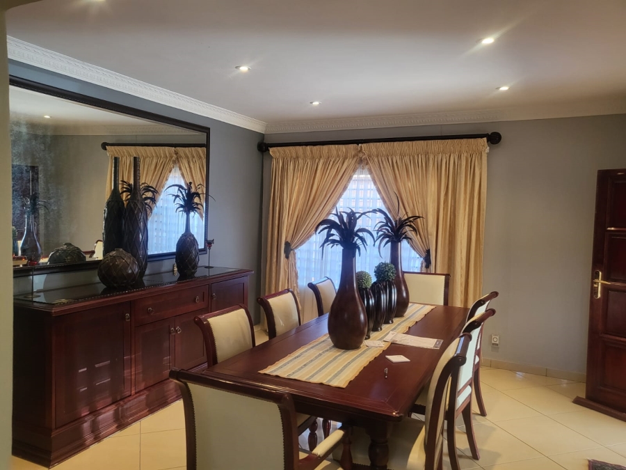 7 Bedroom Property for Sale in Lenasia Ext 1 Gauteng