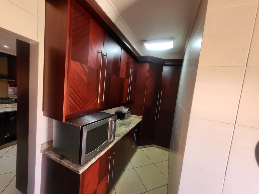 7 Bedroom Property for Sale in Lenasia Ext 1 Gauteng