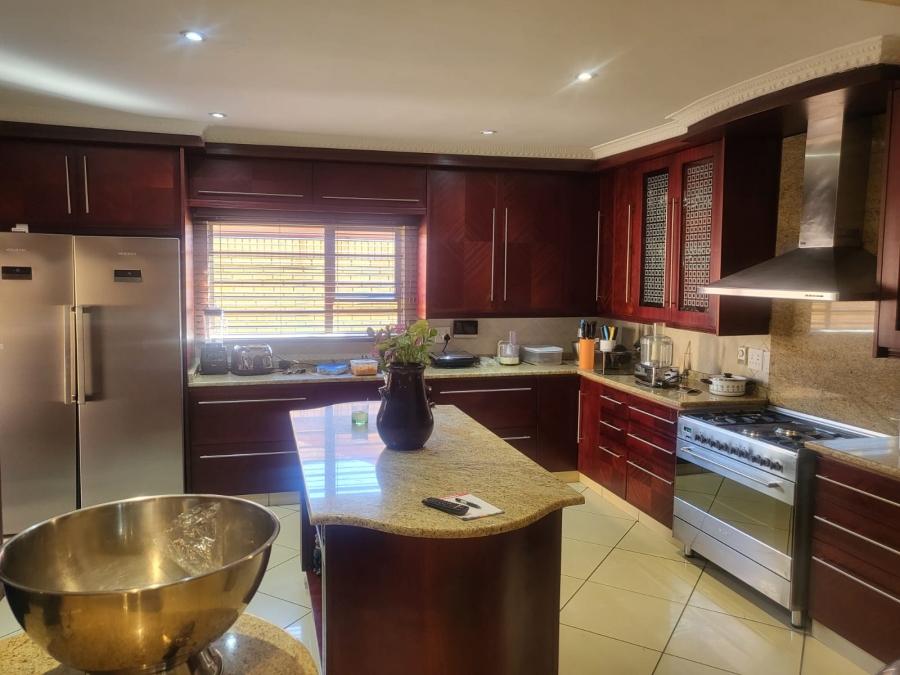 7 Bedroom Property for Sale in Lenasia Ext 1 Gauteng