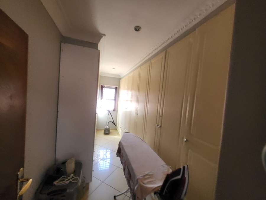 7 Bedroom Property for Sale in Lenasia Ext 1 Gauteng