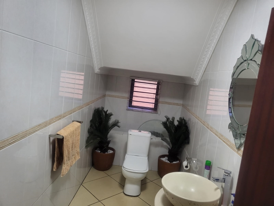 7 Bedroom Property for Sale in Lenasia Ext 1 Gauteng