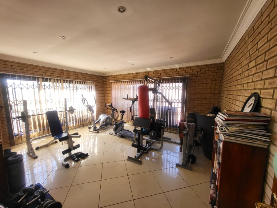7 Bedroom Property for Sale in Lenasia Ext 1 Gauteng