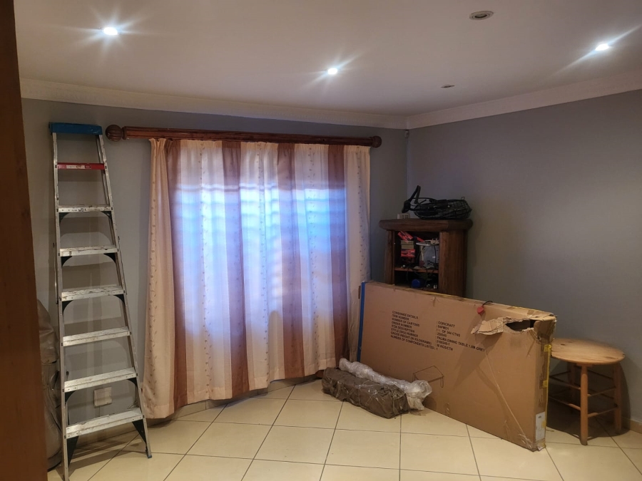 7 Bedroom Property for Sale in Lenasia Ext 1 Gauteng