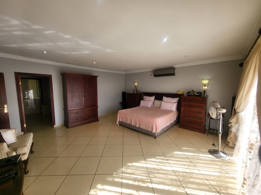 7 Bedroom Property for Sale in Lenasia Ext 1 Gauteng