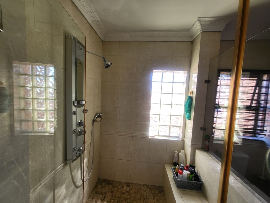 7 Bedroom Property for Sale in Lenasia Ext 1 Gauteng