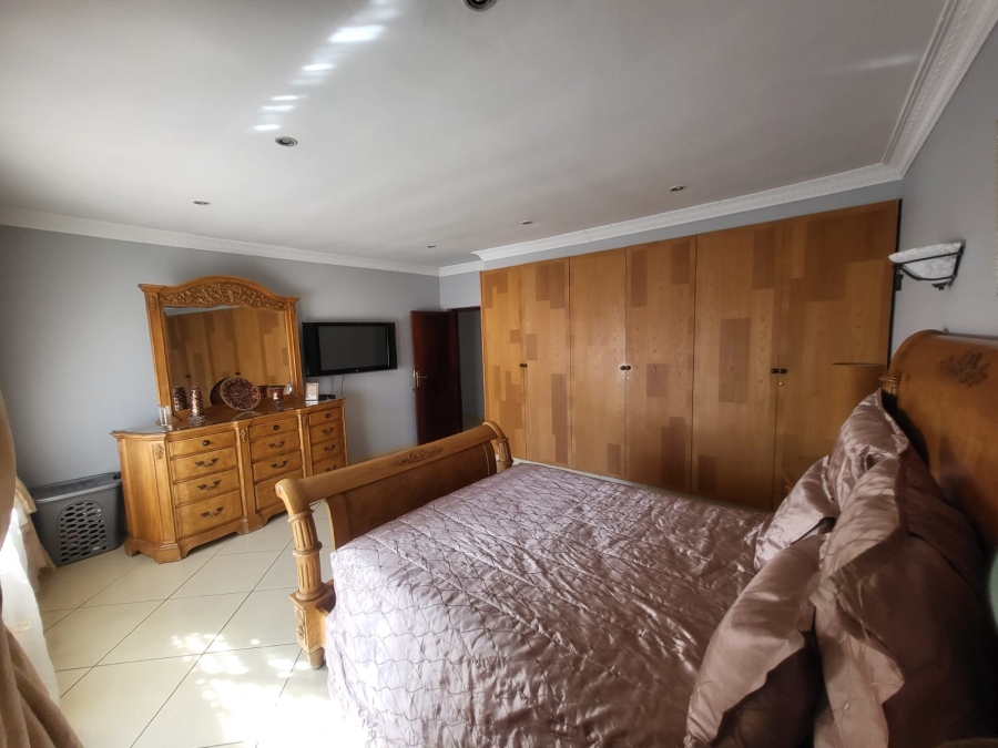 7 Bedroom Property for Sale in Lenasia Ext 1 Gauteng