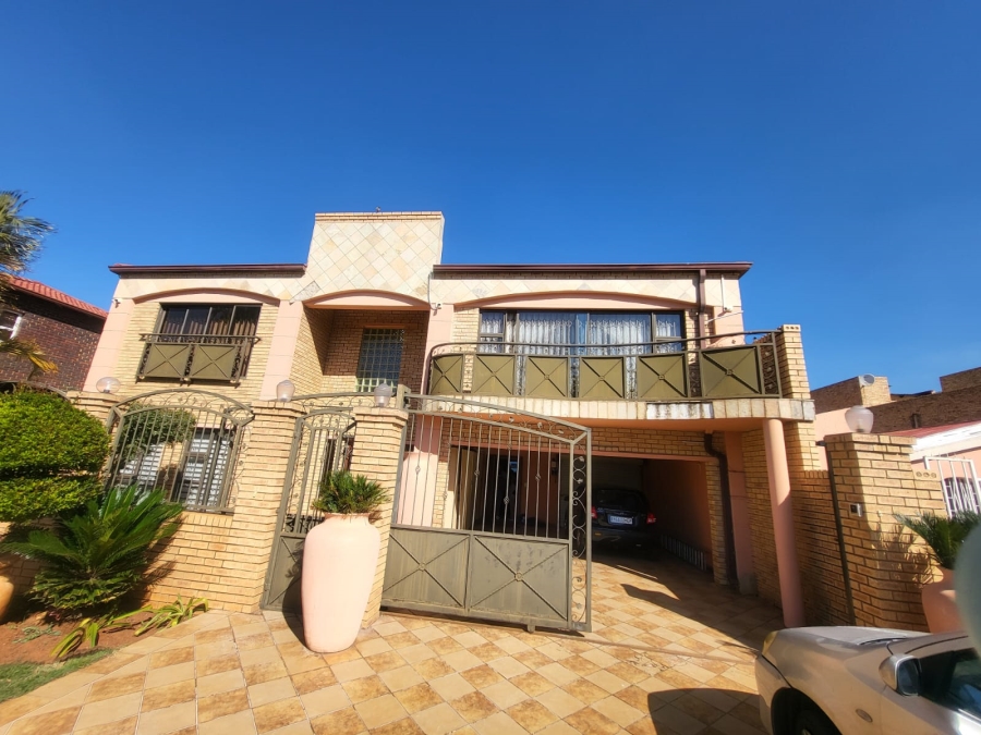 7 Bedroom Property for Sale in Lenasia Ext 1 Gauteng